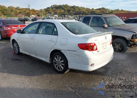2010 Toyota Corolla S z USA, uszkodzony, nr VIN 2T1BU4EEXAC452991